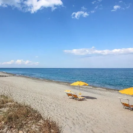 Beautiful Apartment In Camini With 2 Bedrooms And Wifi Lejlighed *