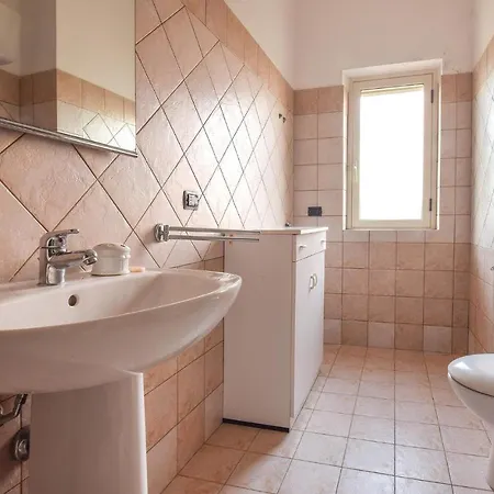 Beautiful Apartment In Camini With 2 Bedrooms And Wifi * Camini